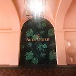 Alexander 1209 Beachfront Condo With 2 Pools , Beach Access, Sauna, Stores